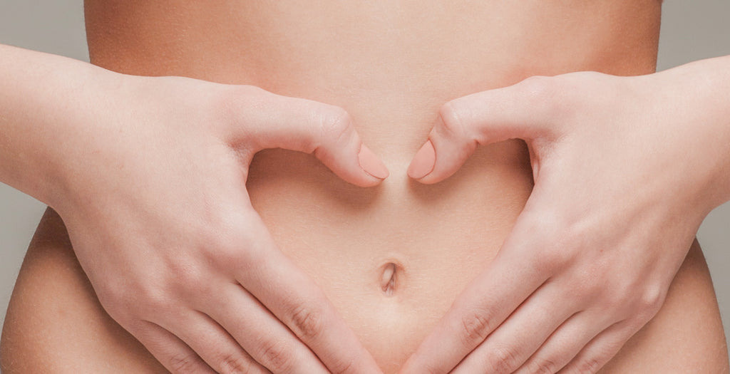 Idrocolonterapia mani a cuore sullo stomaco ombelico pelle