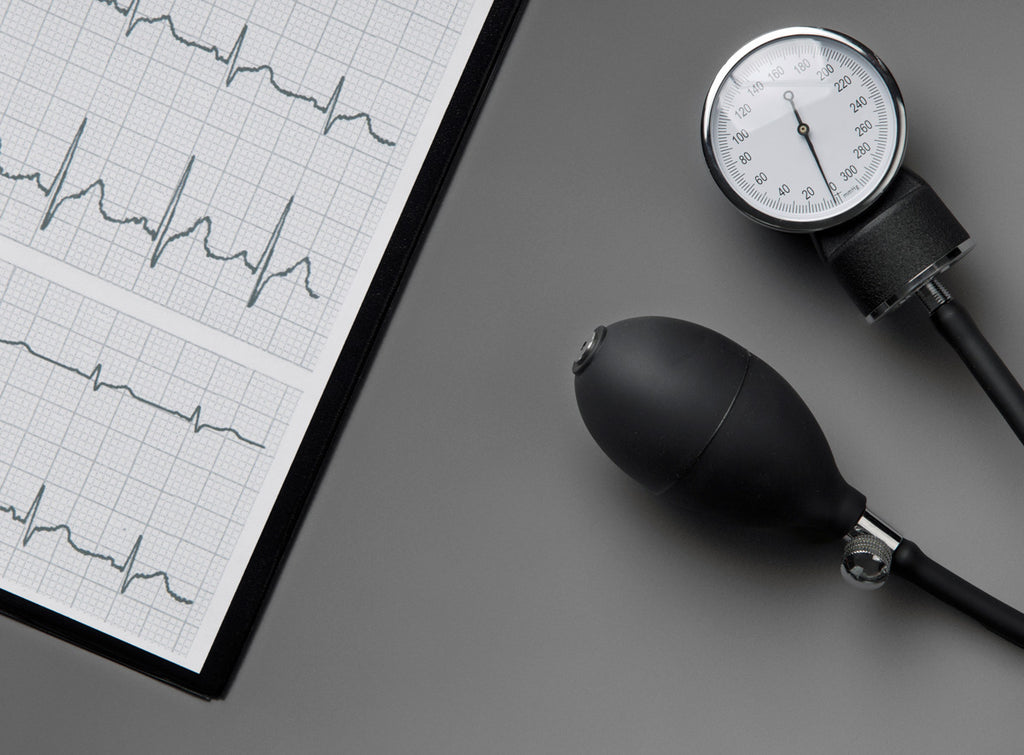 sfigmomanometro ed elettrocardiogramma